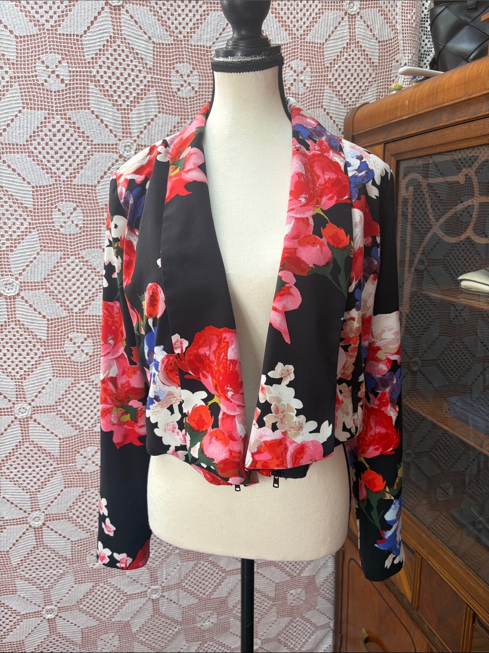 GUESS Los Angeles Floral Zip Jacket – M